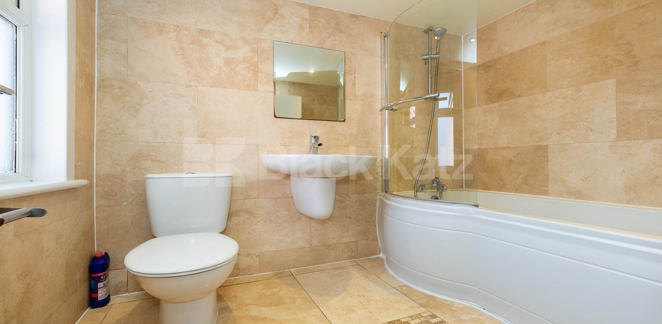 			2 Bedroom, 1 bath, 1 reception Maisonette			 Leasowes Road, Leyton 